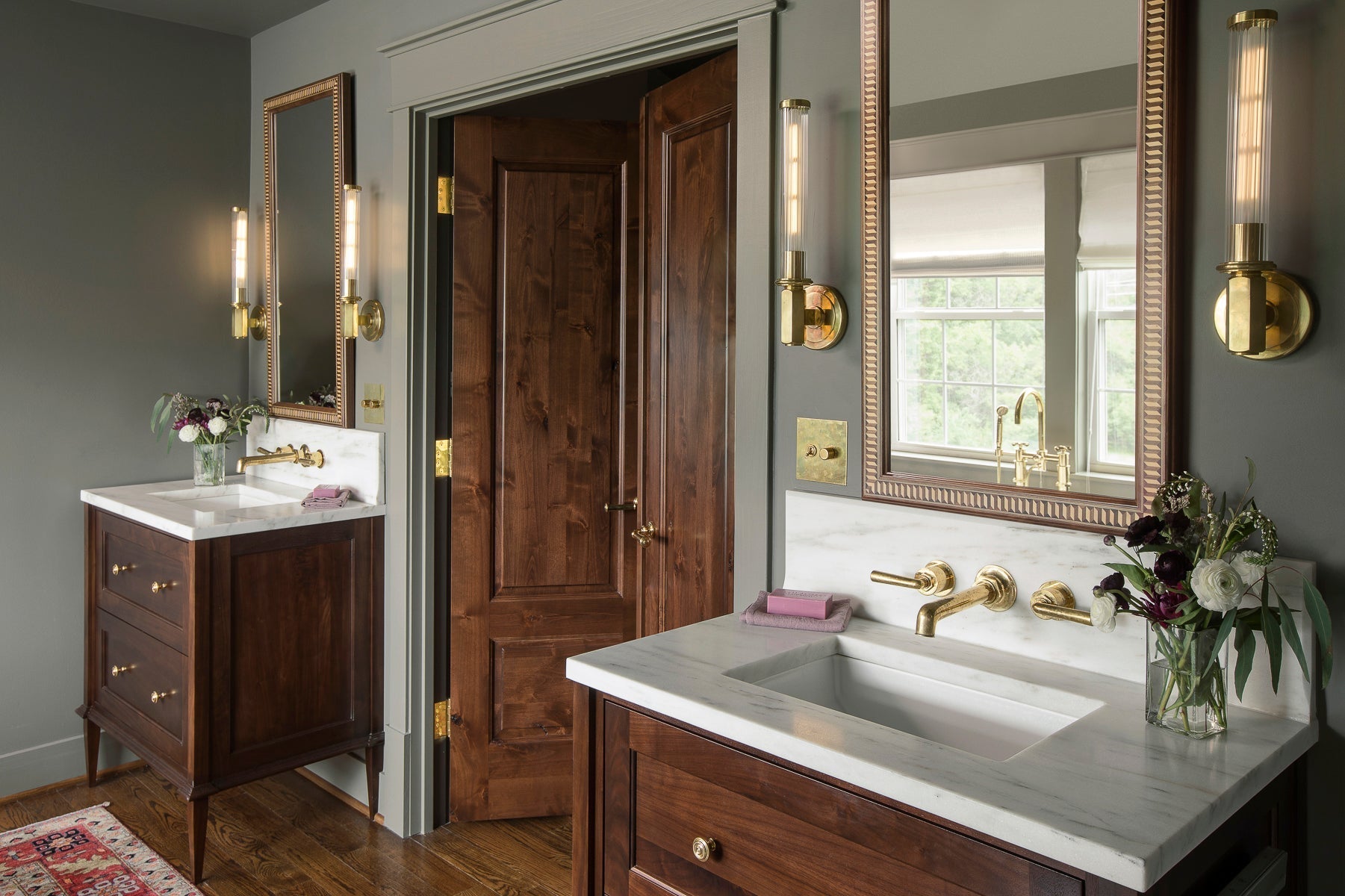 Mirrors - Ättlingar photo of our handcrafted mirrors in elegant bathroom