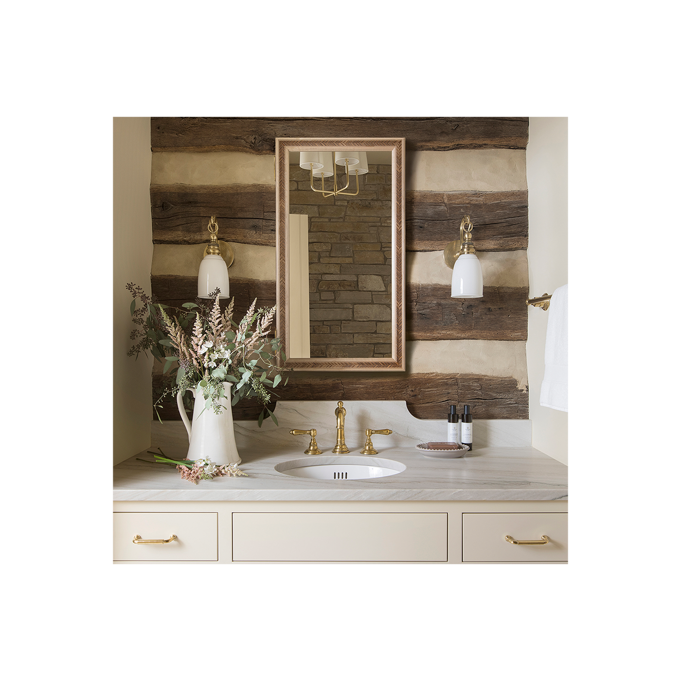 Bathroom with wood background and Ättlingar mirror