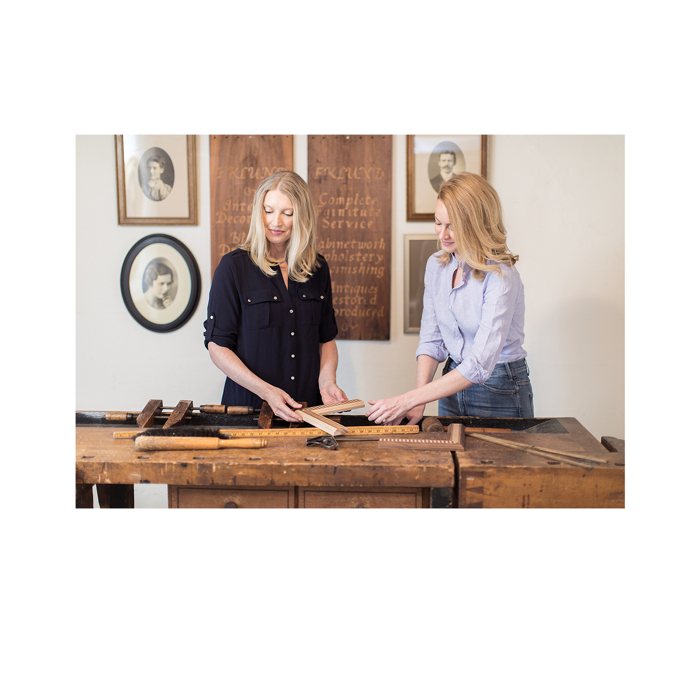 Ättlingar founders Siri and Meghan working at a workbench